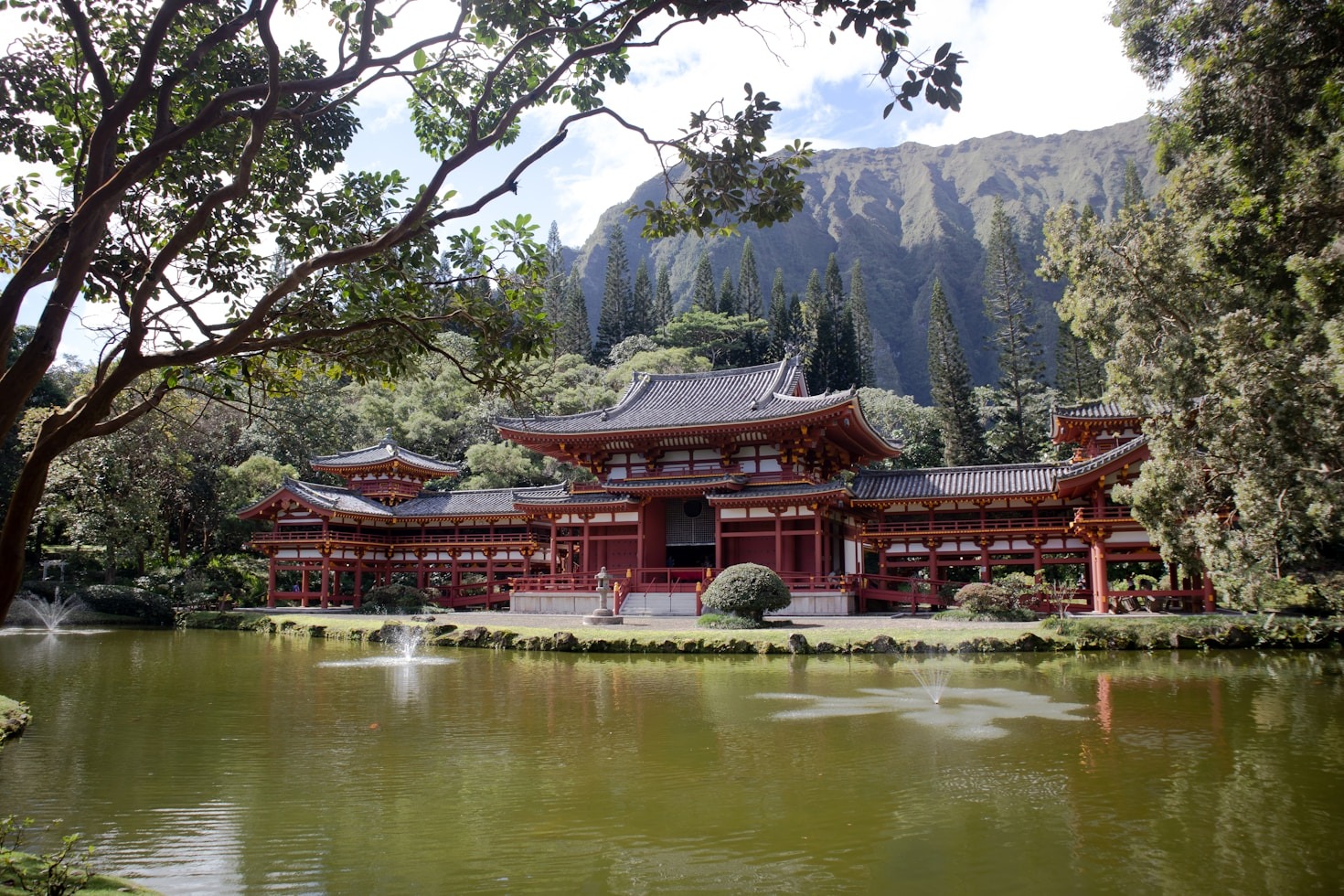 The Unique Architecture of Chùa Bửu Long